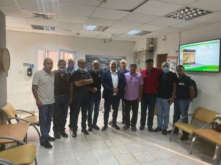 عباس يجتمع مع رئيس المجلس الإقليمي واحة الصحراء